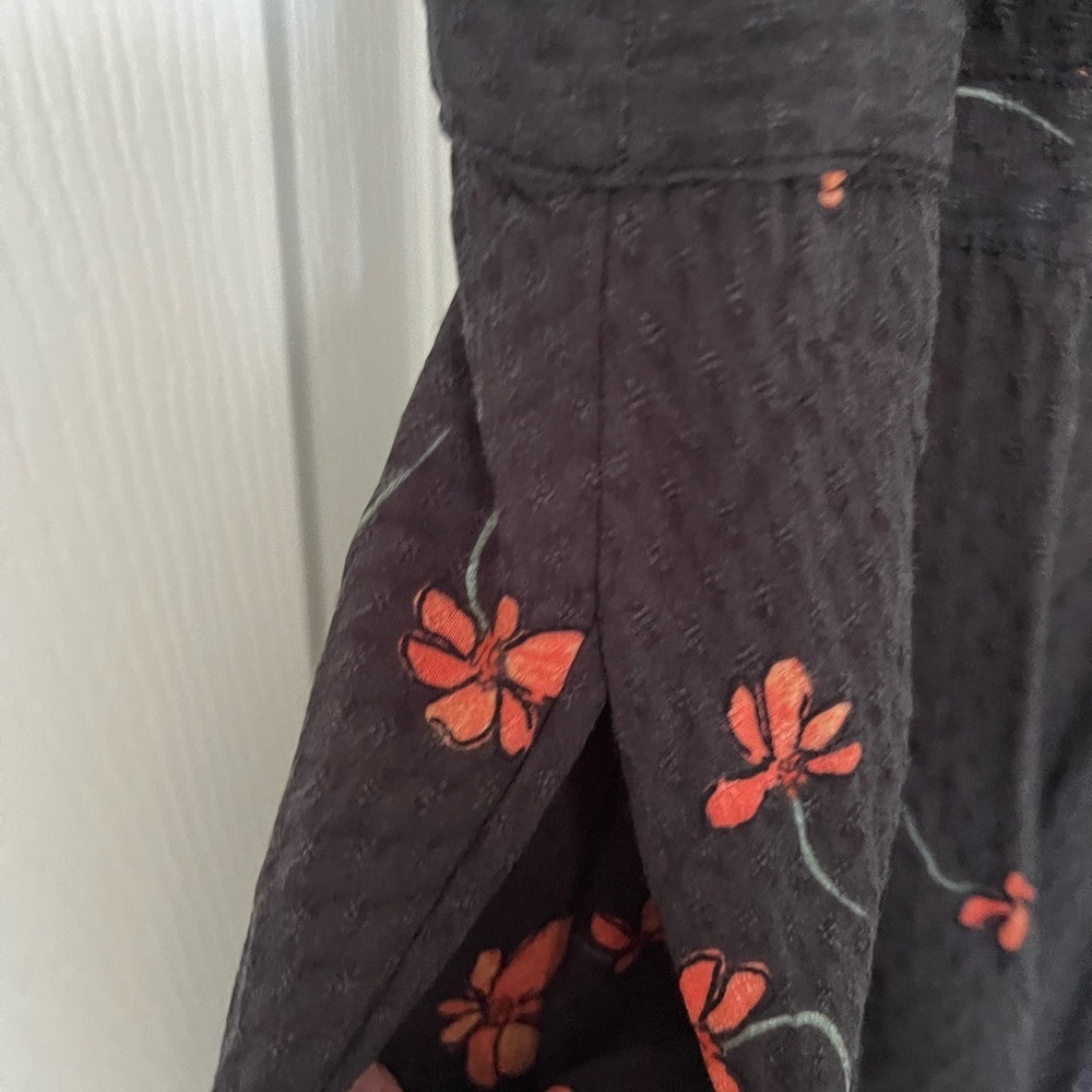 Universal Threads Dress - Picture 4 of 9